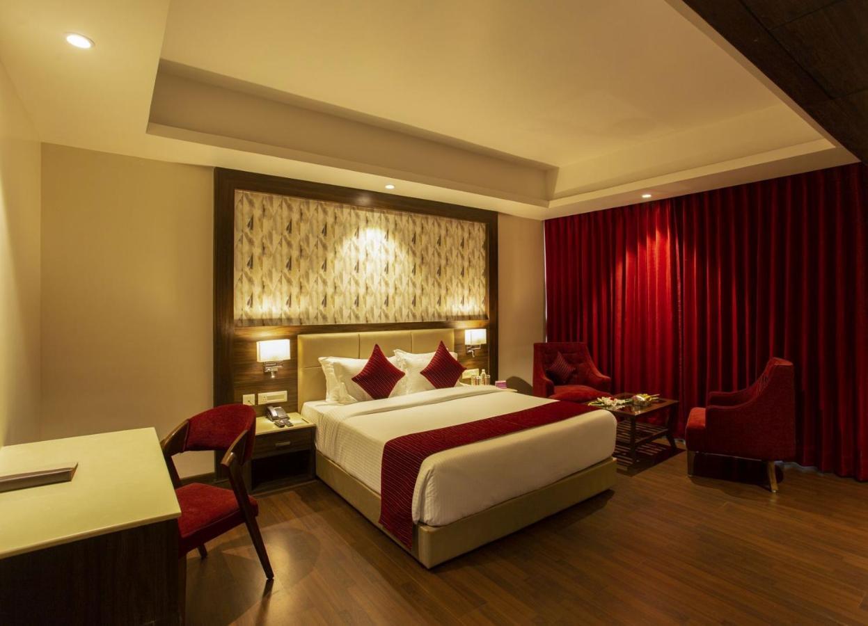 Sarovar Portico, Сомнатг Екстер'єр фото