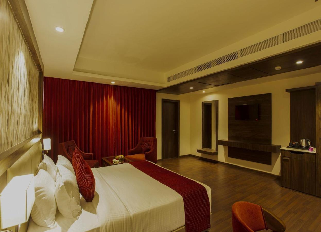 Sarovar Portico, Сомнатг Екстер'єр фото
