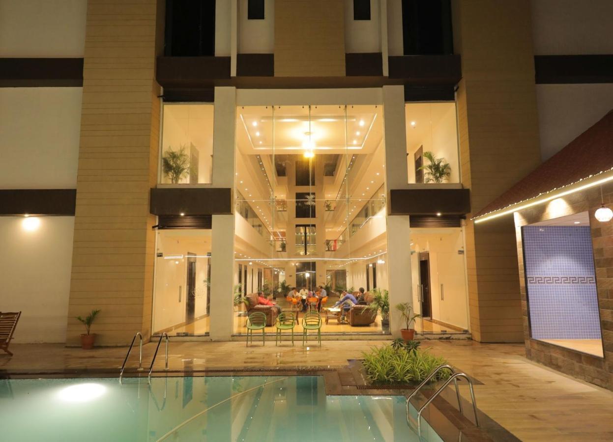Sarovar Portico, Сомнатг Екстер'єр фото