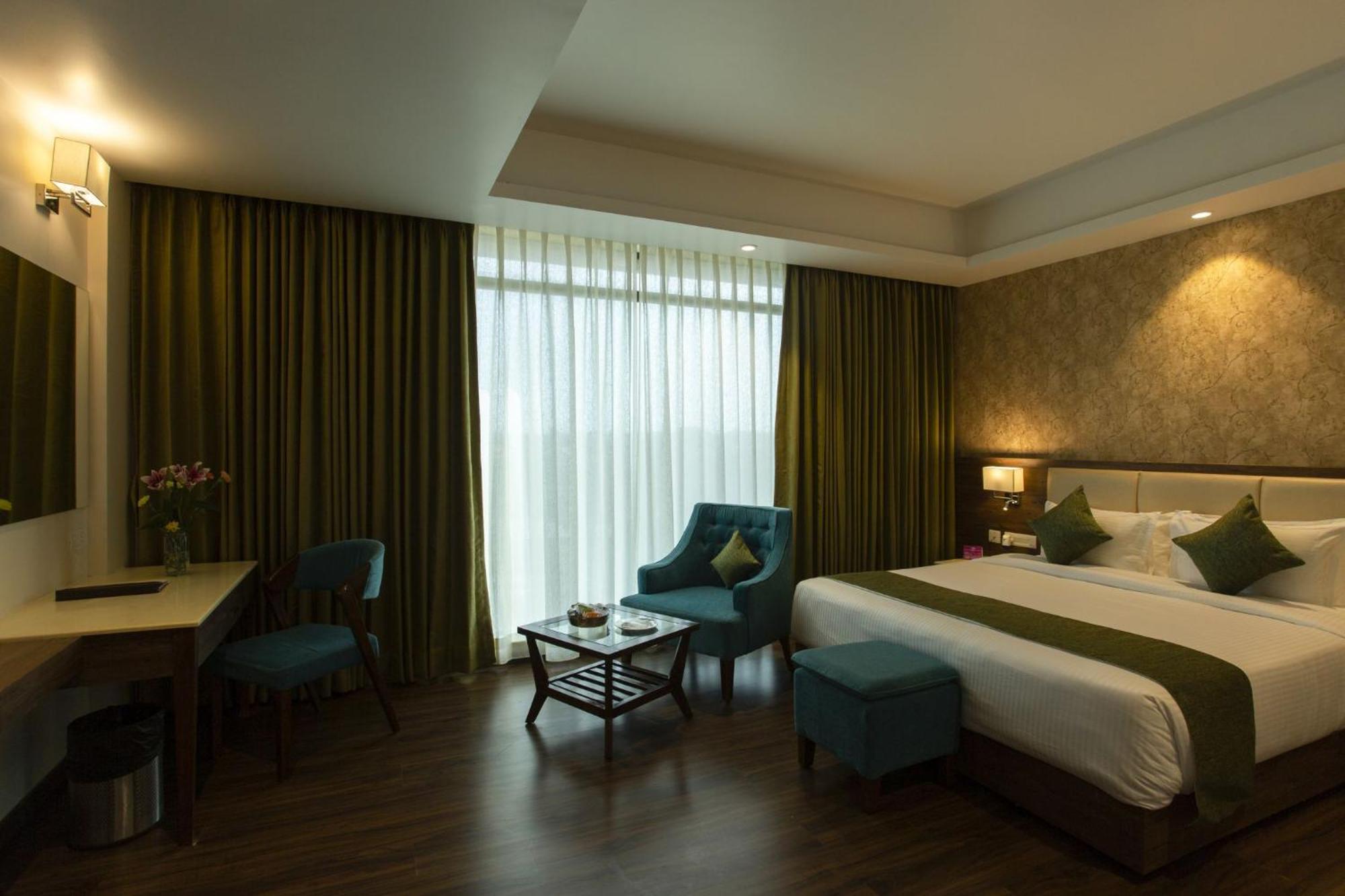 Sarovar Portico, Сомнатг Екстер'єр фото