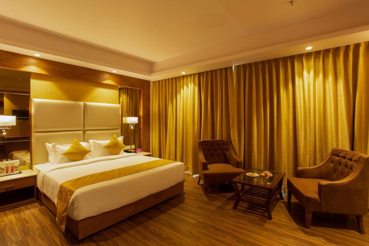 Sarovar Portico, Сомнатг Екстер'єр фото