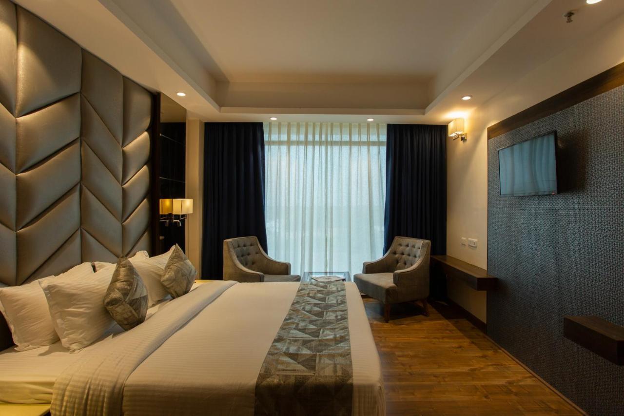 Sarovar Portico, Сомнатг Екстер'єр фото