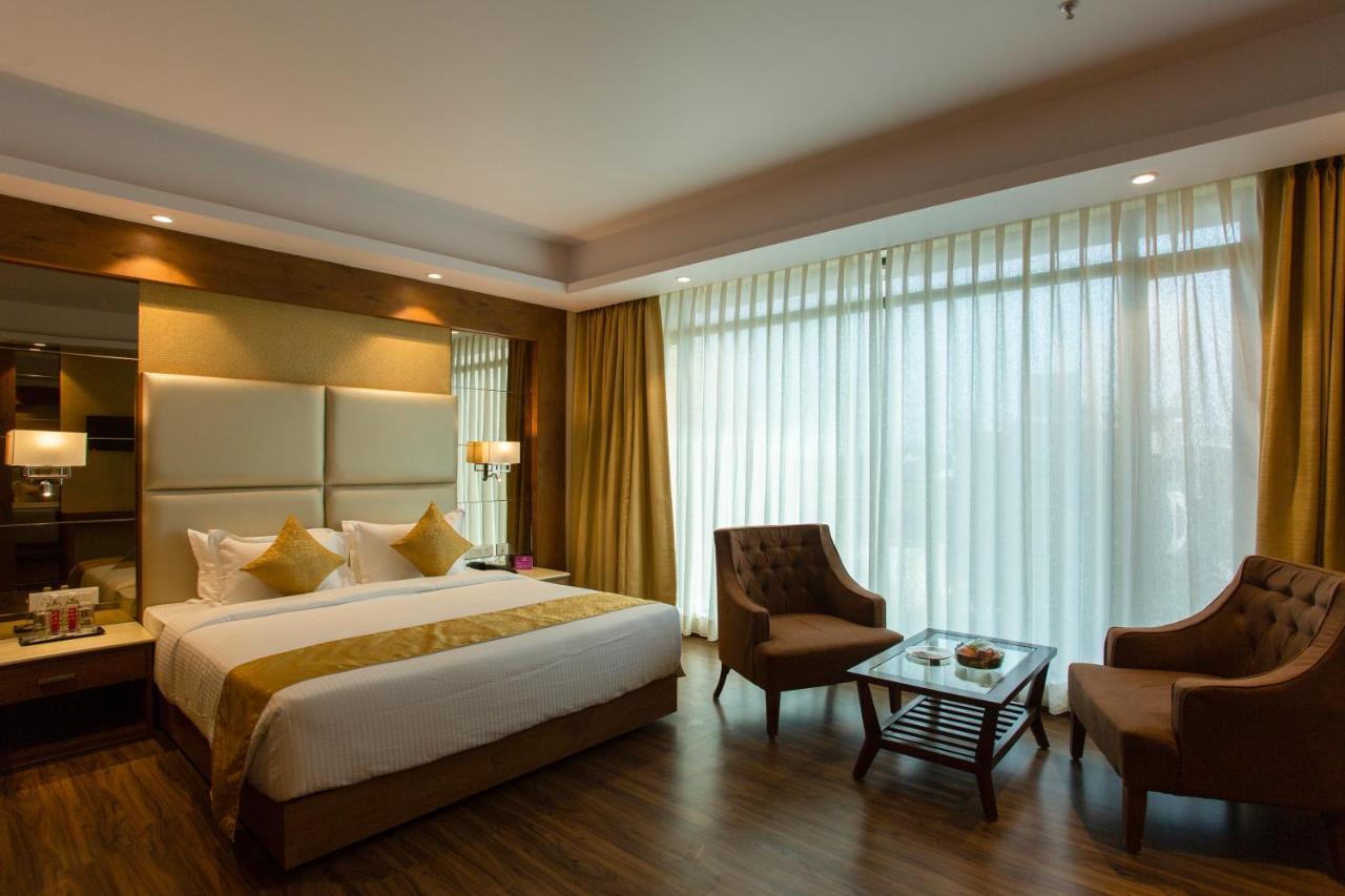 Sarovar Portico, Сомнатг Екстер'єр фото