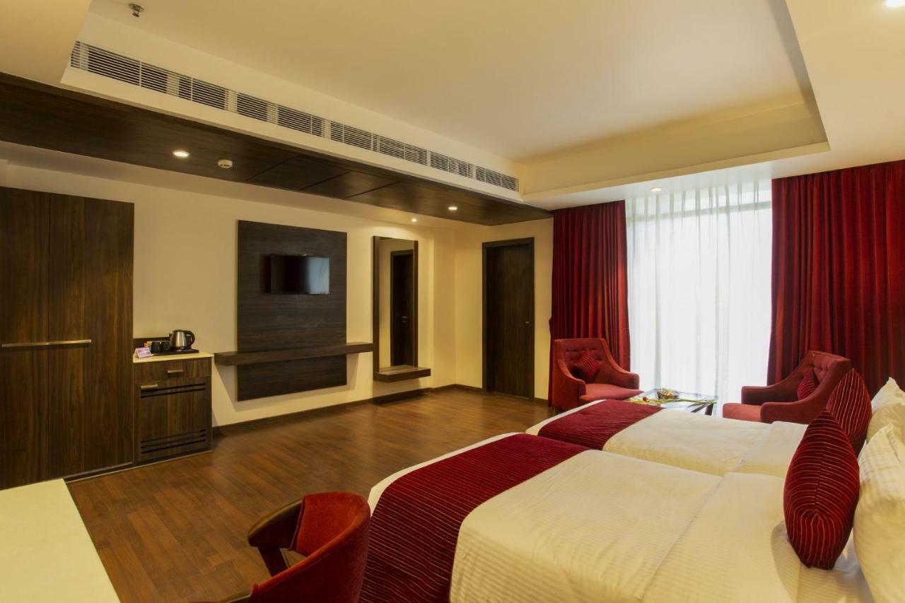 Sarovar Portico, Сомнатг Екстер'єр фото
