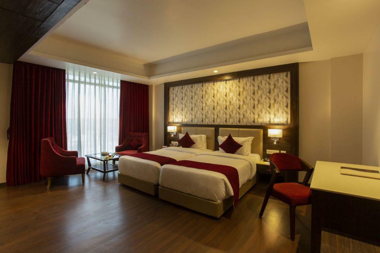 Sarovar Portico, Сомнатг Екстер'єр фото